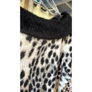 vintage 90s fur trimmed animal print peg Bundy knit top